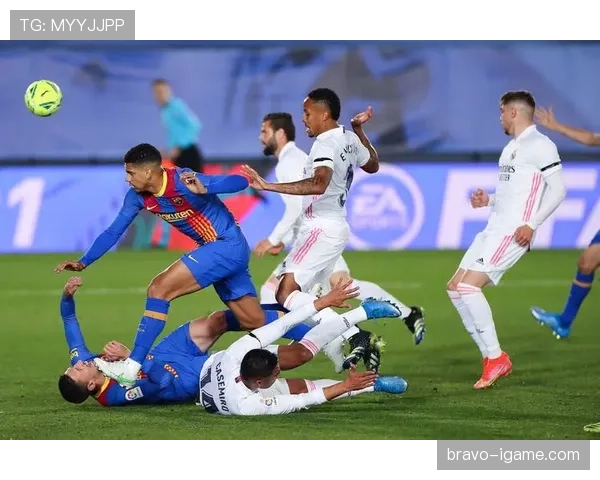 皇马关键战表现波动情况显现,稳定性考验与赛季走势影响逐步反映 皇马关键战表现波动情况显现,稳定性考验与赛季走势影响逐步反映