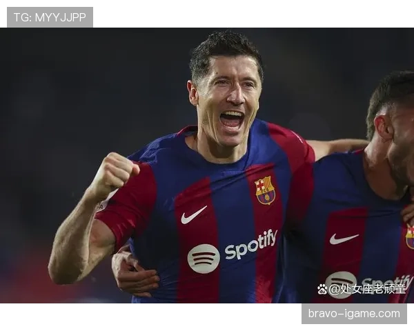 莱万多夫斯基:从传统中锋到全能终结者的进化解析 莱万多夫斯基:从传统中锋到全能终结者的进化解析