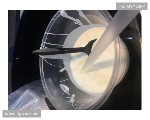 季丽萍家的冰箱里塞满了蛋白粉，连饮料都按克称着喝